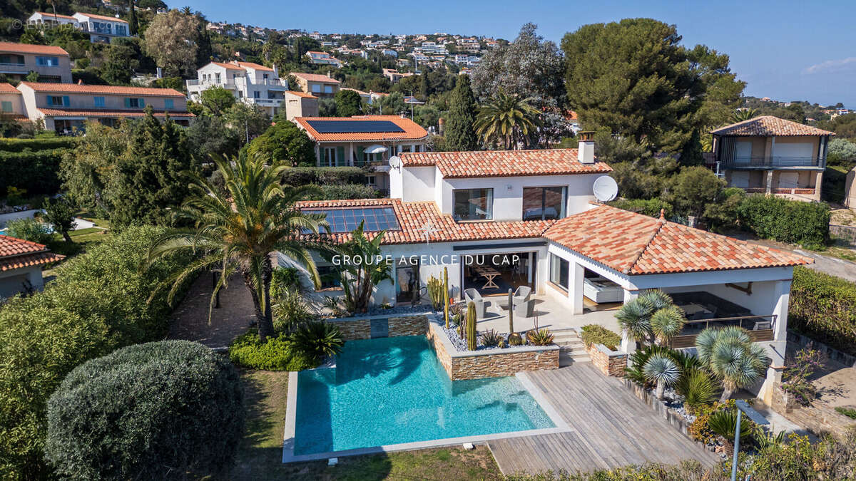 Villa de 185m2 avec vue mer à 250 mètres des plages des Issambres - photo 2