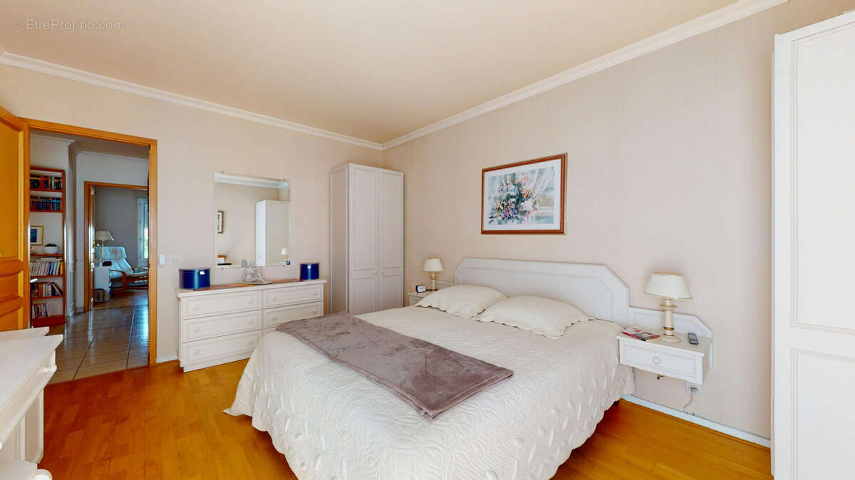 Maison à SAINTE-GENEVIEVE-DES-BOIS