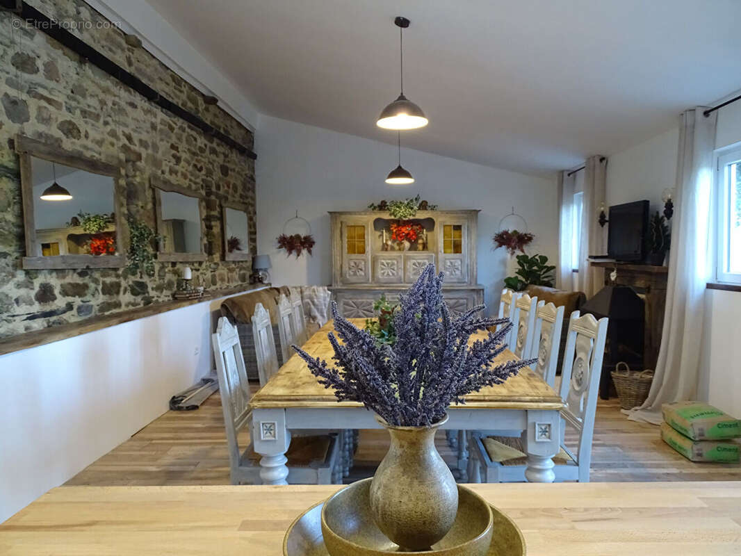 MORBIHAN. À proximité de Gourin : charmante maison individuelle en pierre de 3 chambres, entièrement meublée et récemment rénové - photo 6