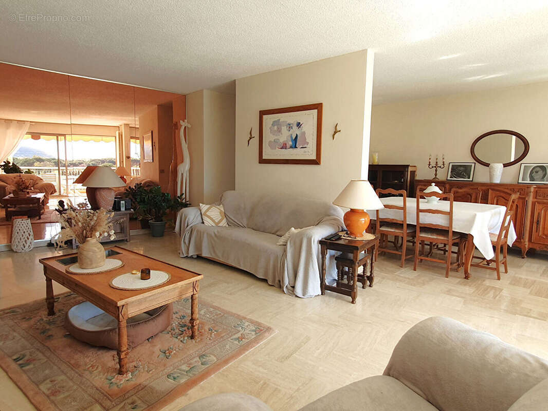 Appartement à MANDELIEU-LA-NAPOULE