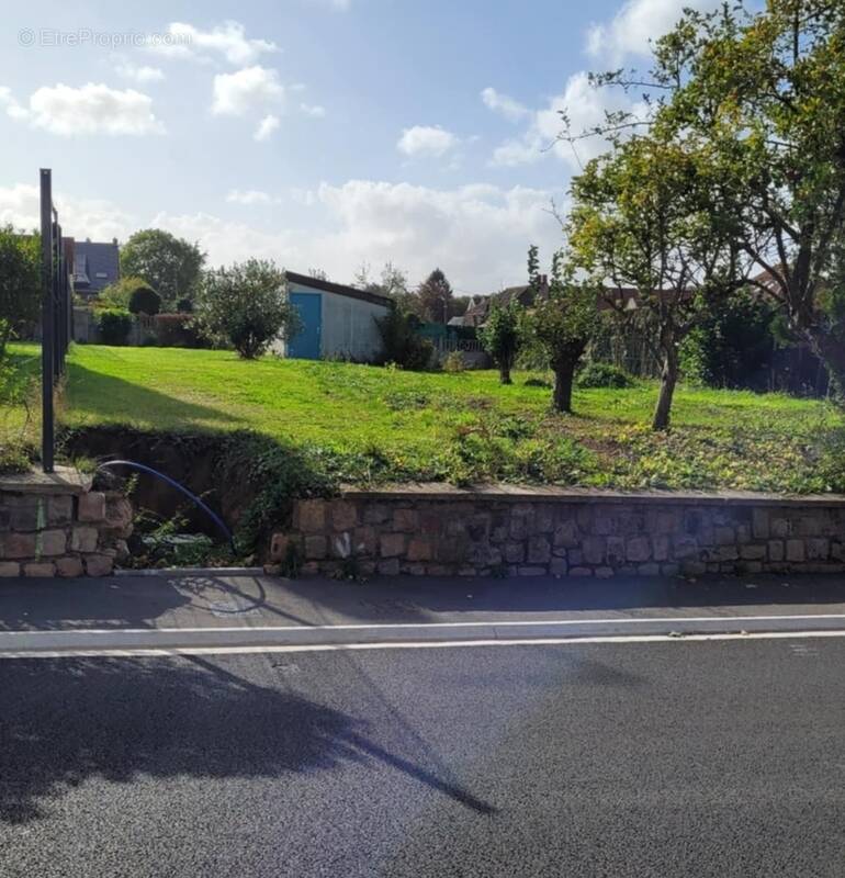 Terrain à BRUAY-LA-BUISSIERE