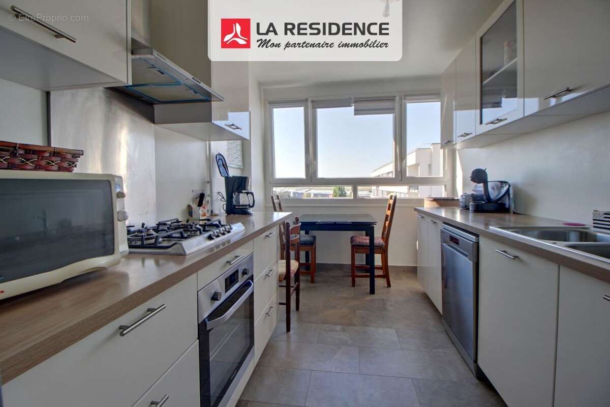 Appartement 64 m² à Les Clayes-Sous-Bois  - photo 3