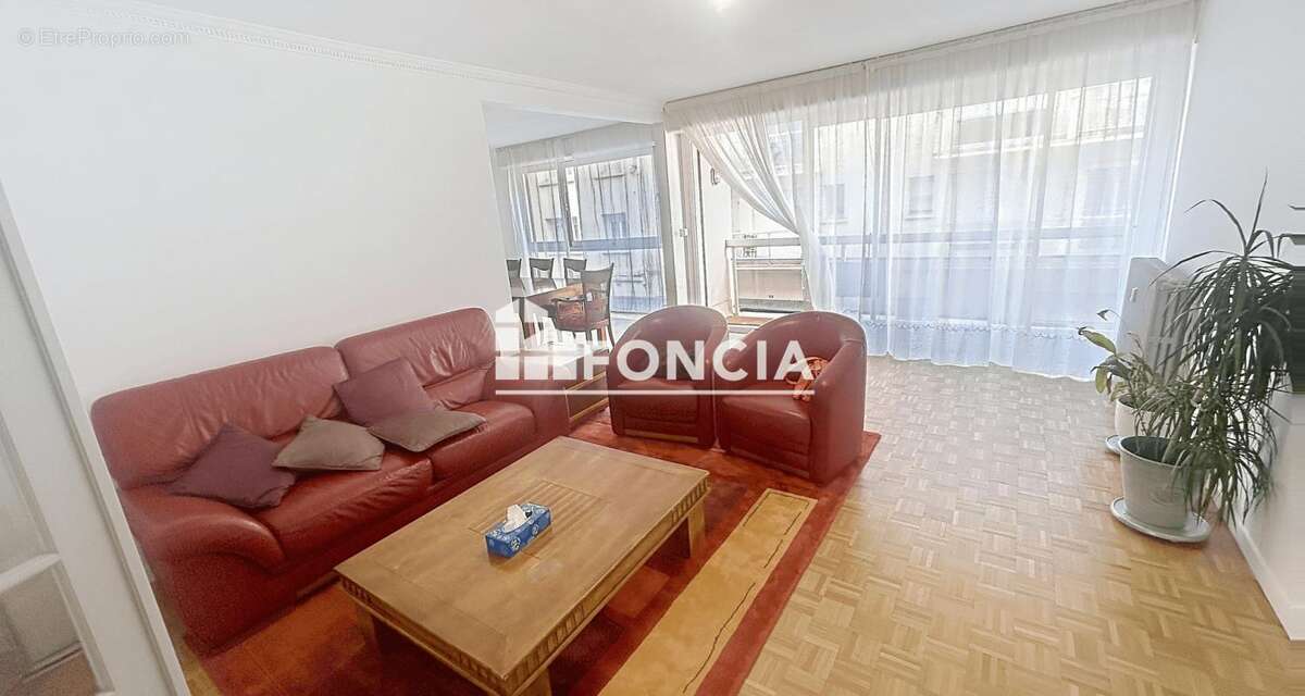 Port - Grand T4 avec ascenseur, balcon, parking et cave - photo 2