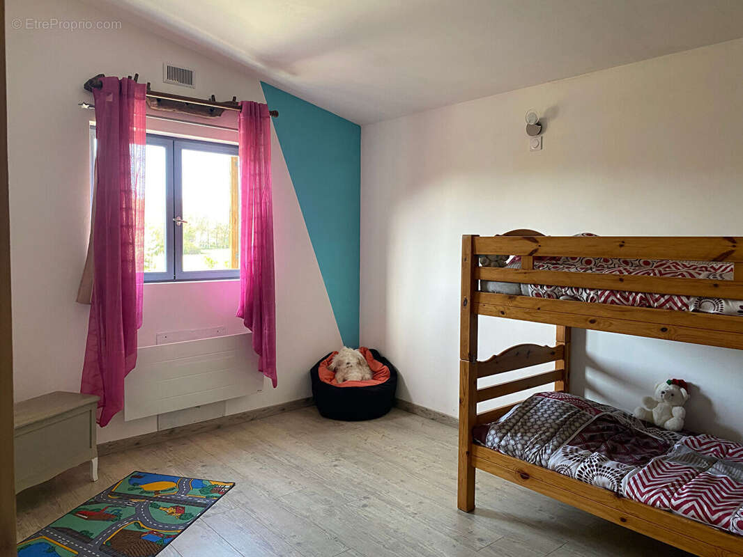 Maison à CAMIAC-ET-SAINT-DENIS