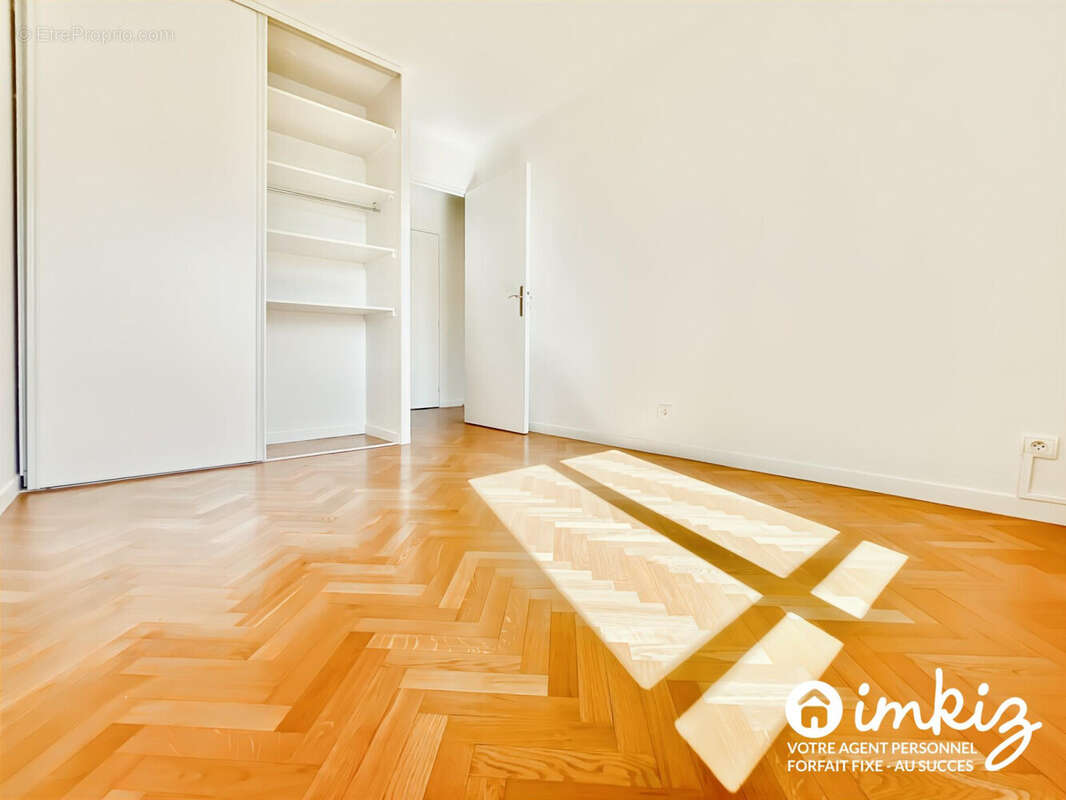 Appartement à COURBEVOIE