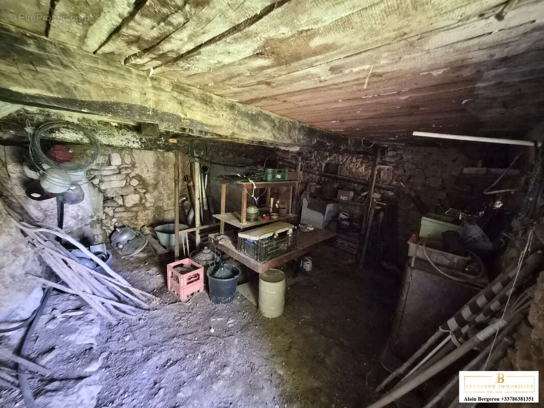 Maison à SAINT-CEZAIRE-SUR-SIAGNE