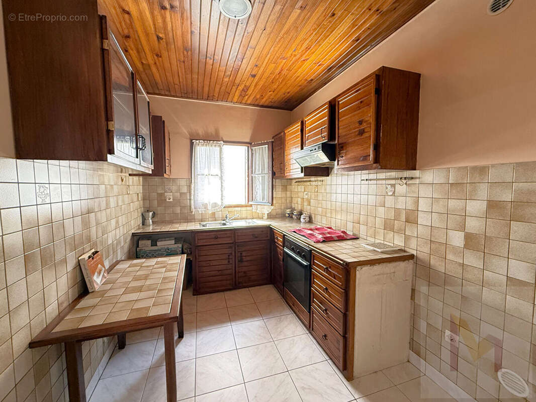 Maison avec garage, jardin sur 590 m² de terrain. - photo 8