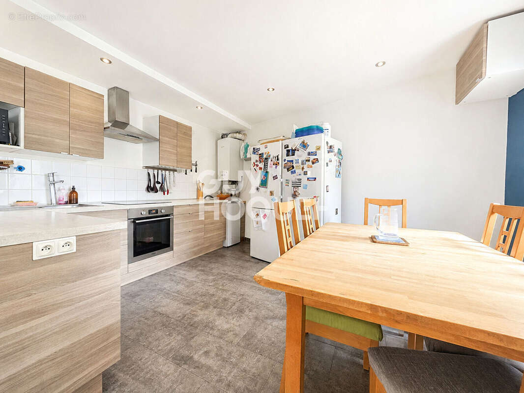Maison familiale 5 chambres avec jardin - Proche commerces et transports - photo 3