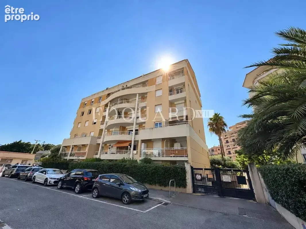 En exclusivité trois pièces à vendre avec terrasse, belle vue dégagée et garage - photo 25