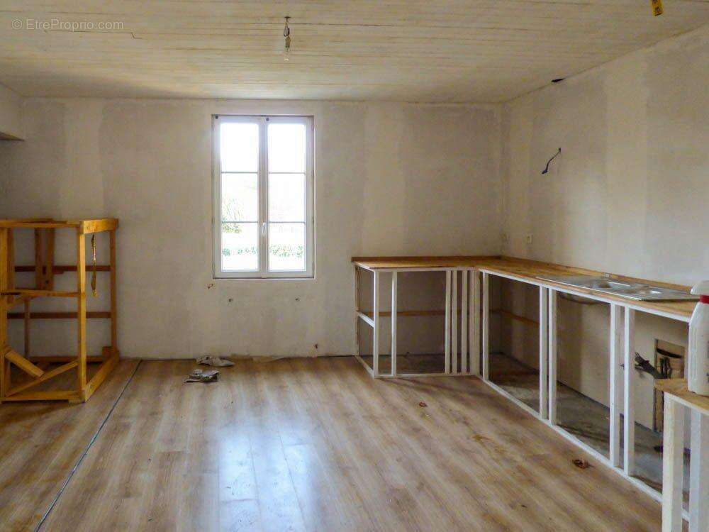 Maison à CHEF-BOUTONNE