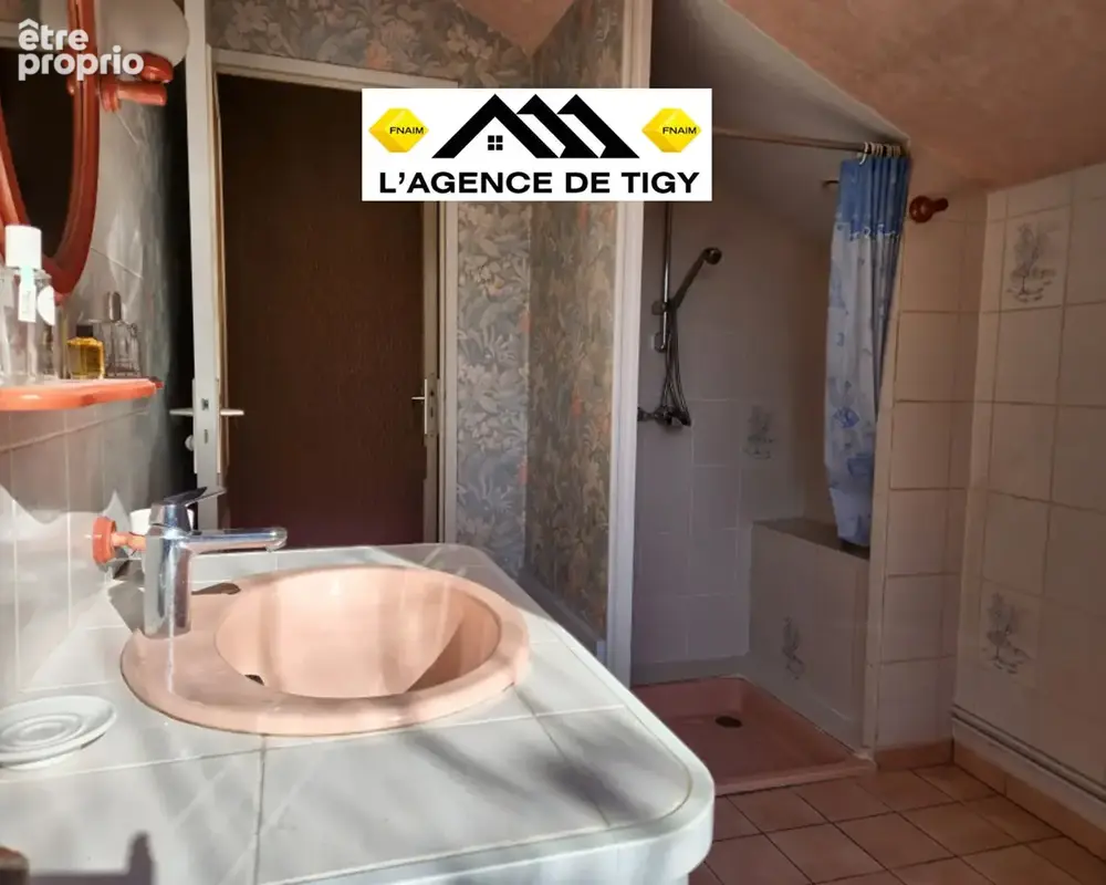 À VENDRE  "RARE": Maison avec multiples dépendances - photo 6