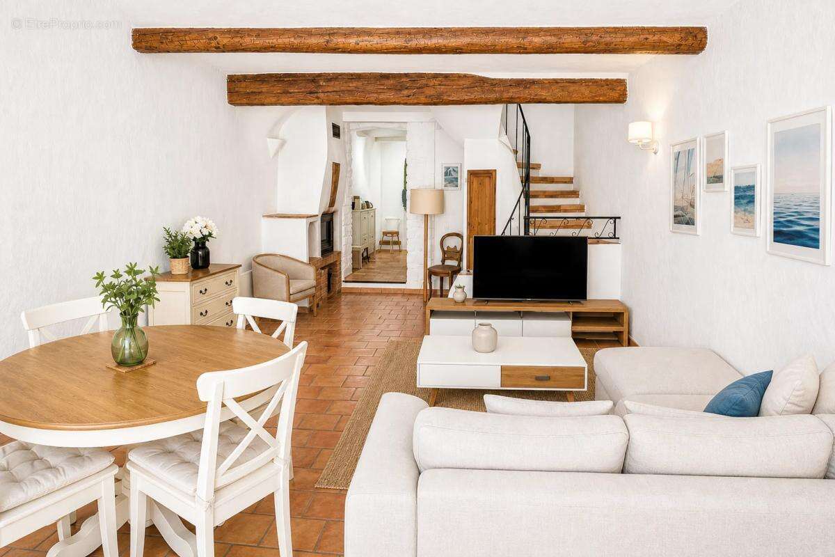 Charmant T5 rénové de 106 m² au cœur de Rousset - photo 2
