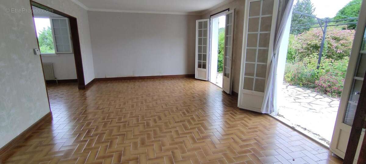 Maison 93 m² à Roullet-Saint-Estephe  - photo 3