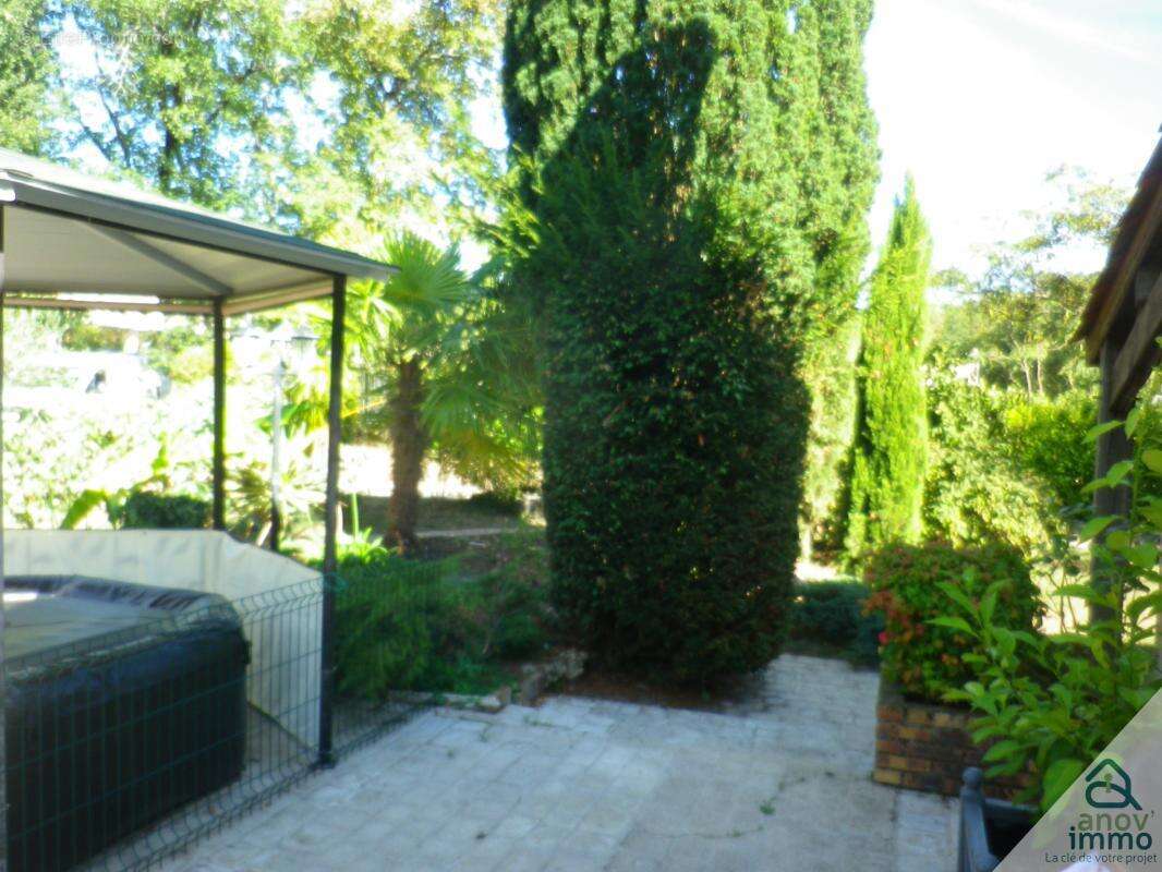 Maison à PUYMOYEN