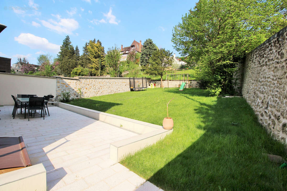 Maison à CHENNEVIERES-SUR-MARNE