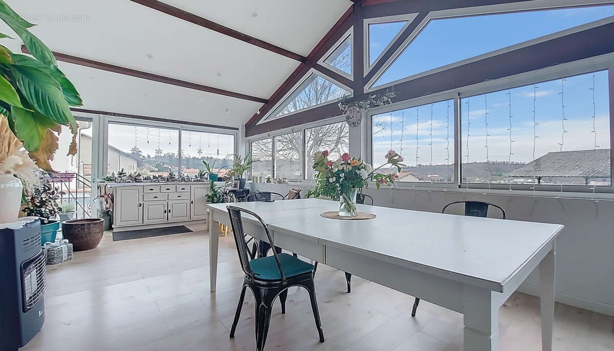 Appartement à HEYRIEUX