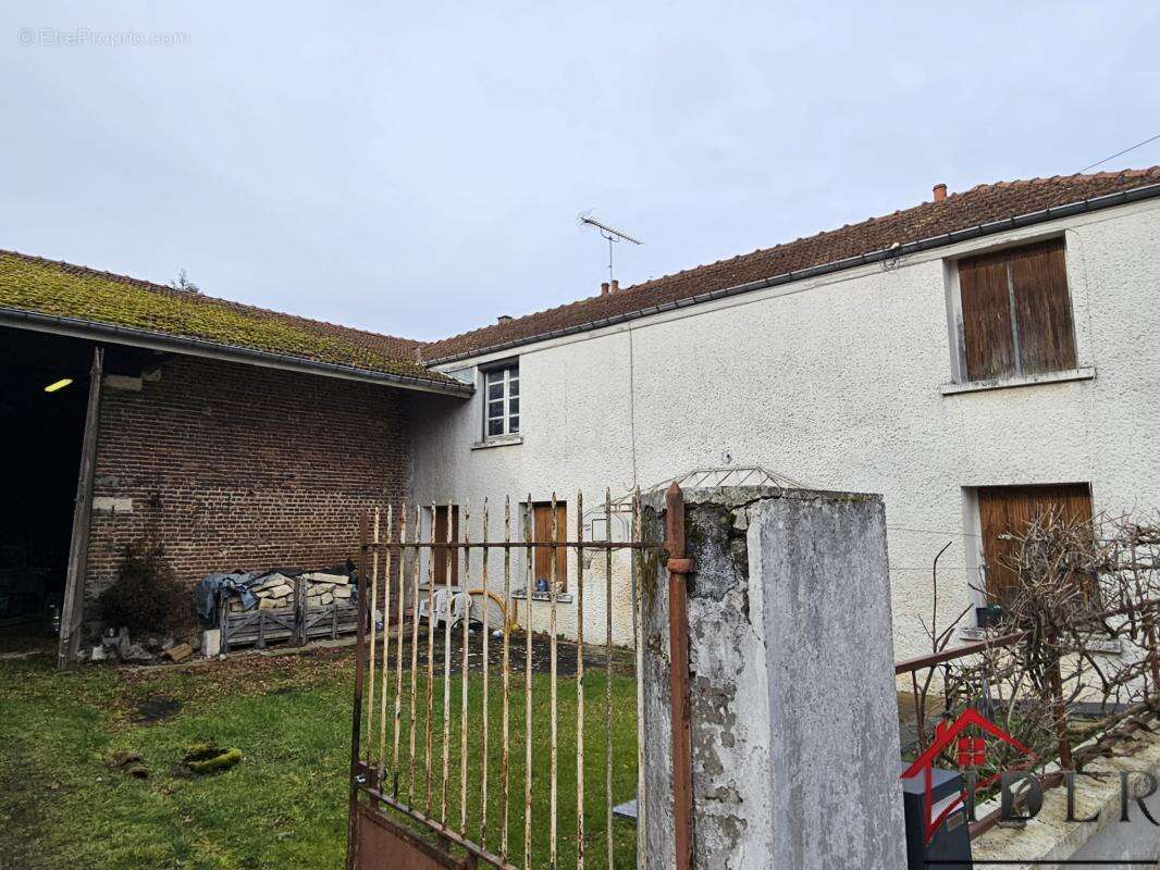 Maison à ECLARON-BRAUCOURT-SAINTE-LIVIERE