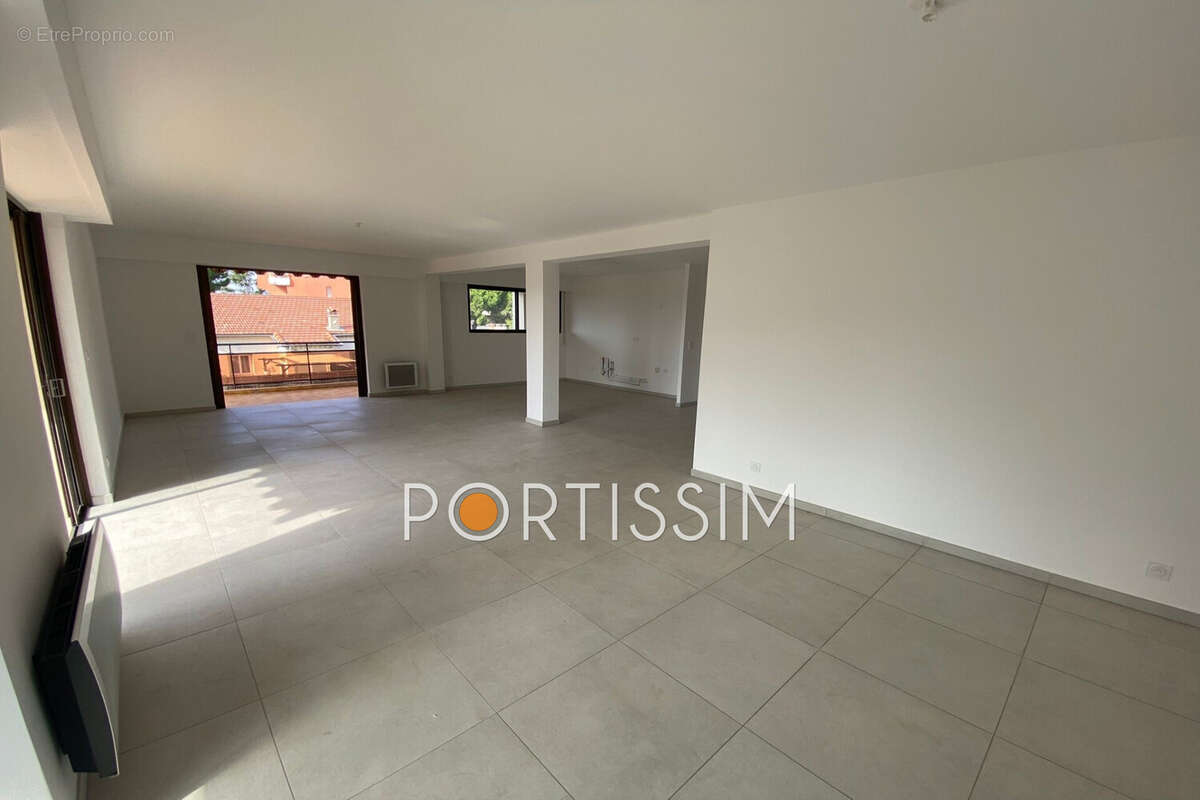 Appartement à SAINT-LAURENT-DU-VAR