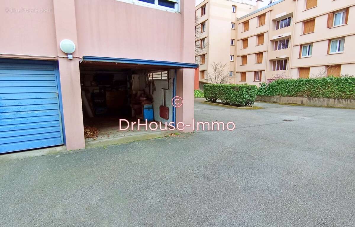 Parking à SAINT-ETIENNE