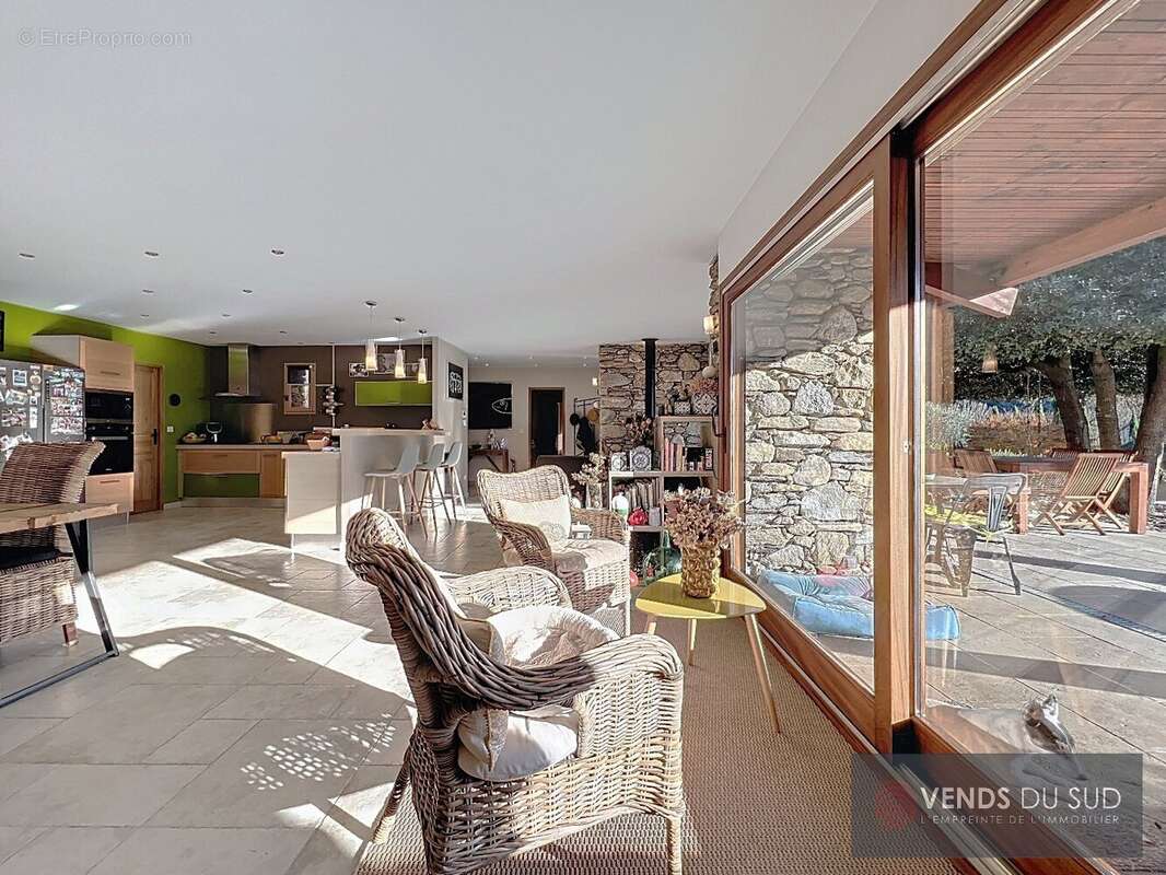 Maison à COLOMBIERES-SUR-ORB