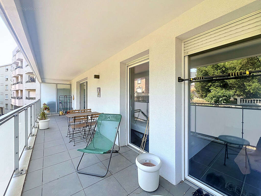 COUP DE COEUR ! Magnifique T3 avec terrasse de 20 m² et garage - Résidence récente -DPE A - photo 4