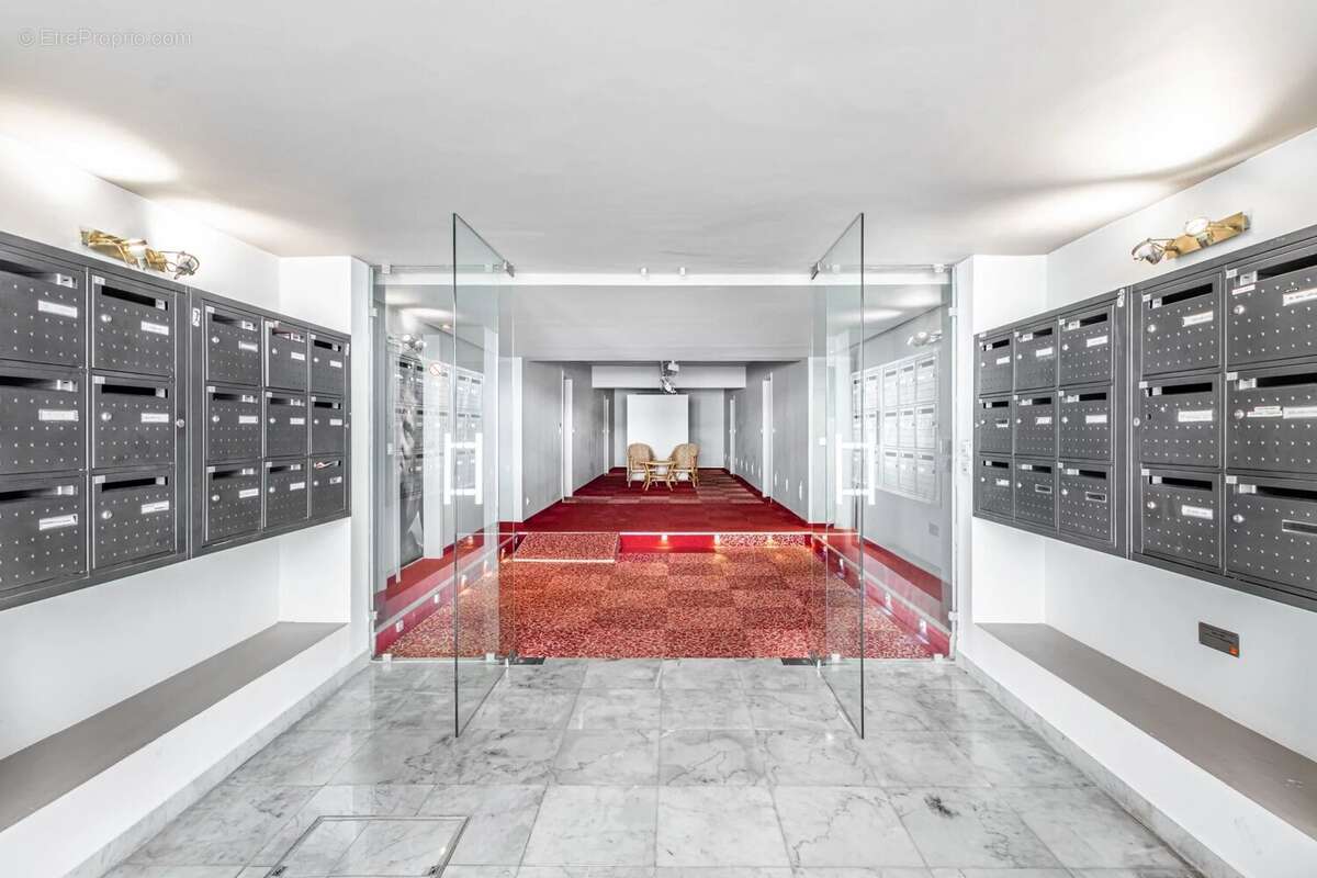 Appartement à SAINT-LAURENT-DU-VAR