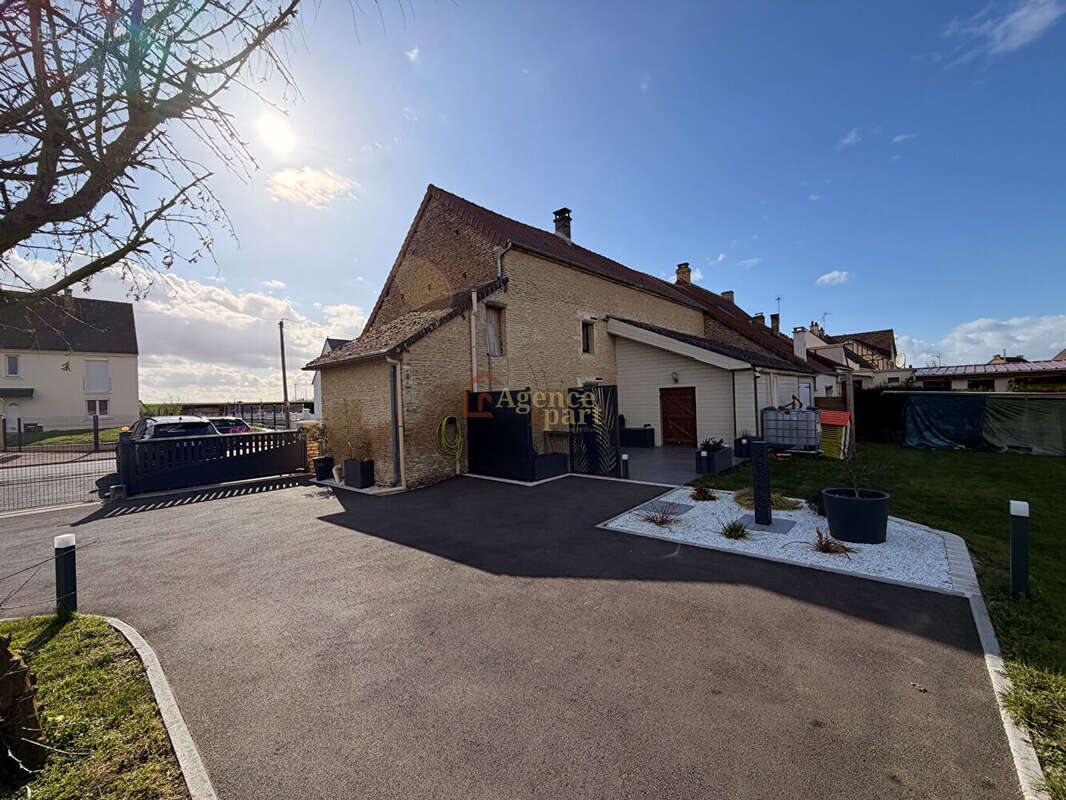 Maison à ARGENCES