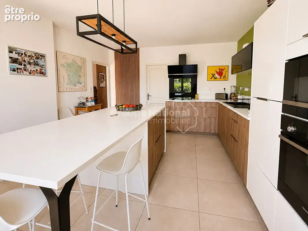 Maison plain pied - Belles prestations, piscine et terrain clos arboré - photo 9