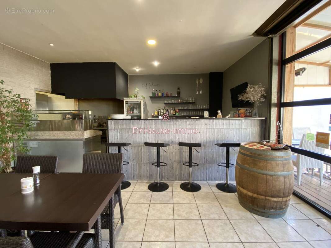 Commerce 96 m² à Aigues-Mortes  - photo 10