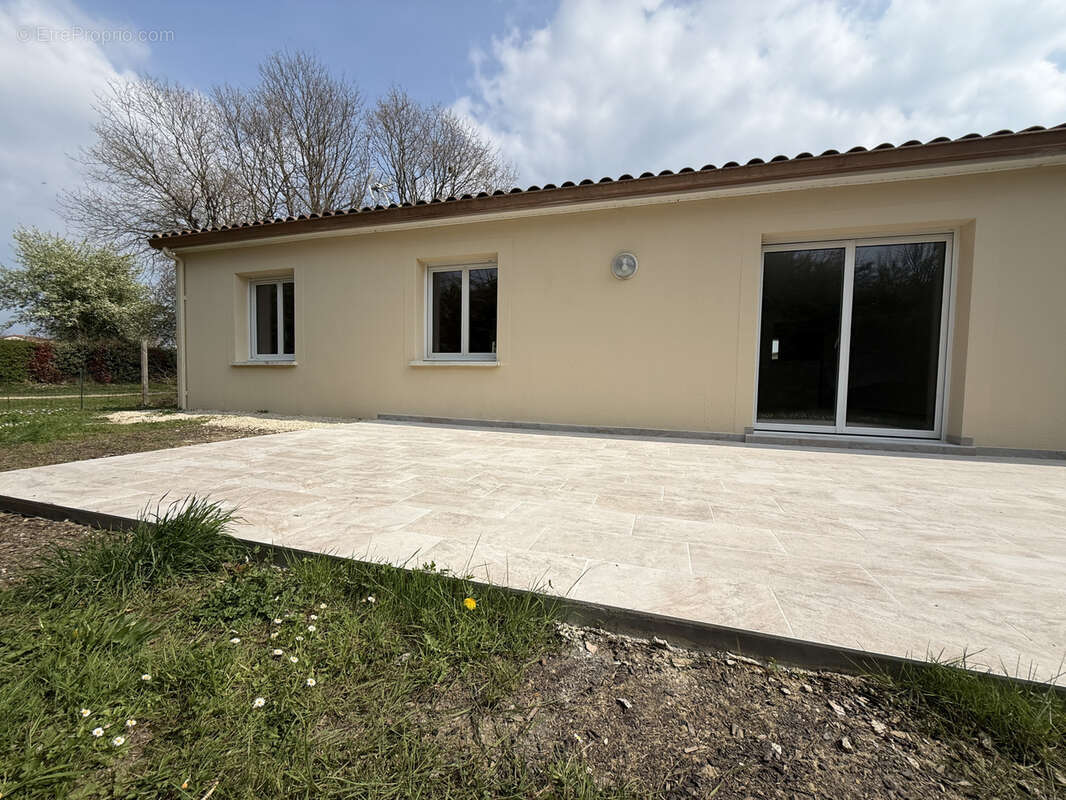 Maison à FONTAINE-LE-COMTE