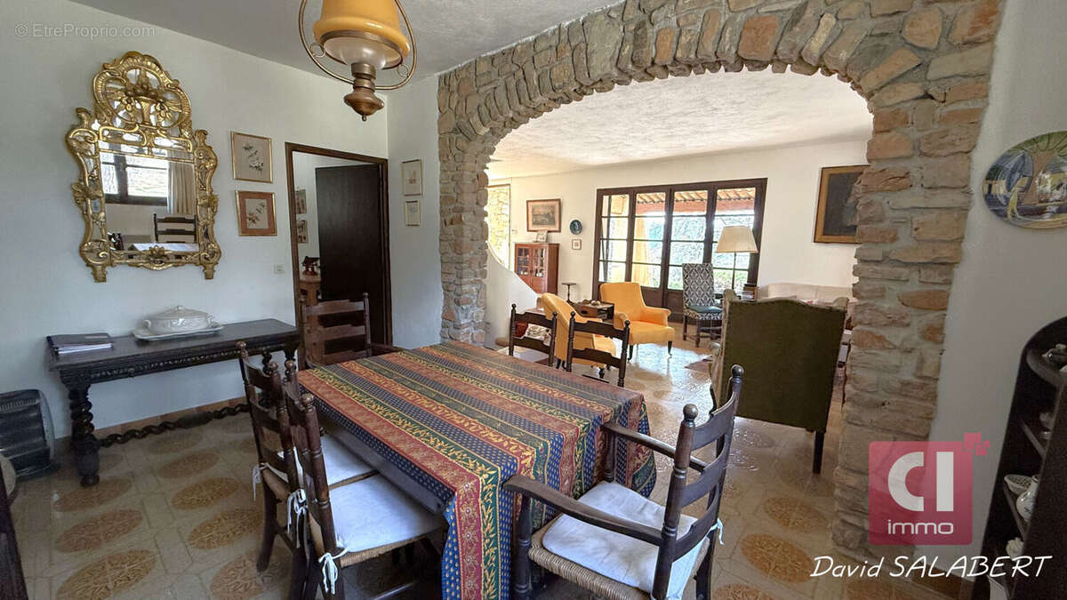 Maison à LA ROQUEBRUSSANNE