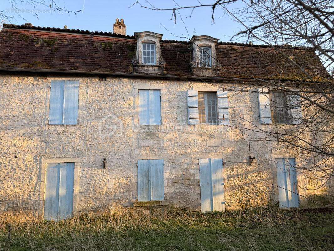 Maison à ANTONNE-ET-TRIGONANT