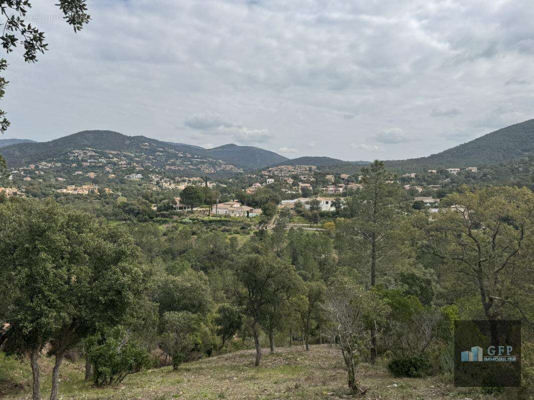 Terrain à LA LONDE-LES-MAURES