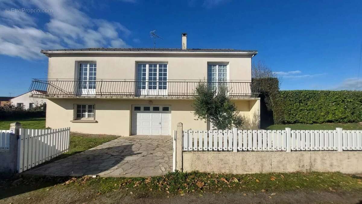 Maison à LA MEILLERAIE-TILLAY