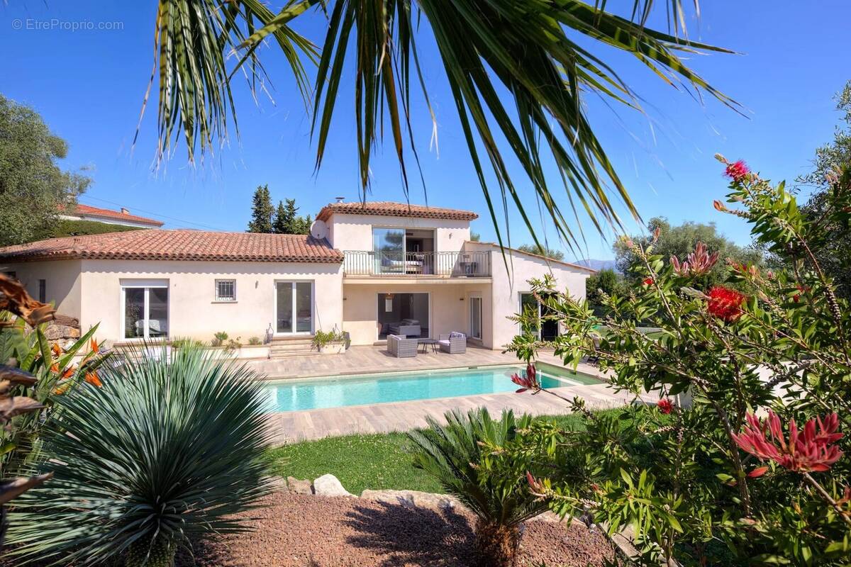 Maison à ROQUEFORT-LES-PINS