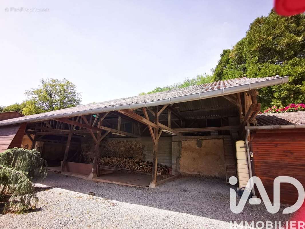 Maison 196 m² à Saint-Georges-De-La-Couee  - photo 2
