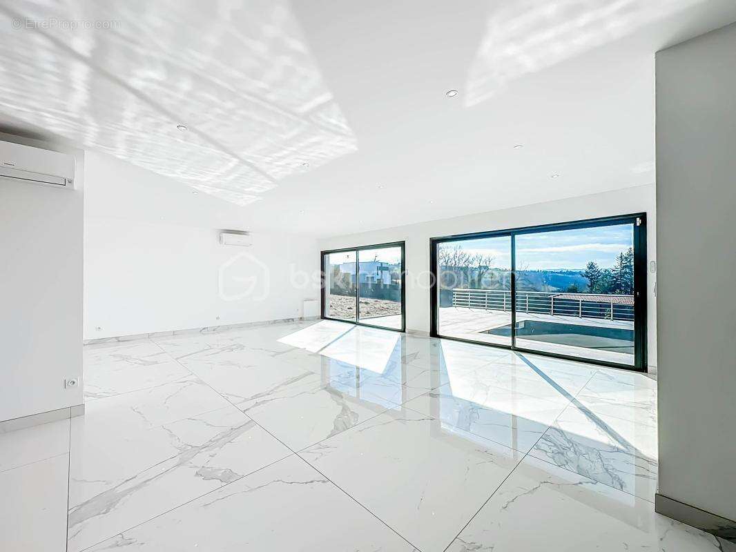 Maison à LA FOUILLOUSE