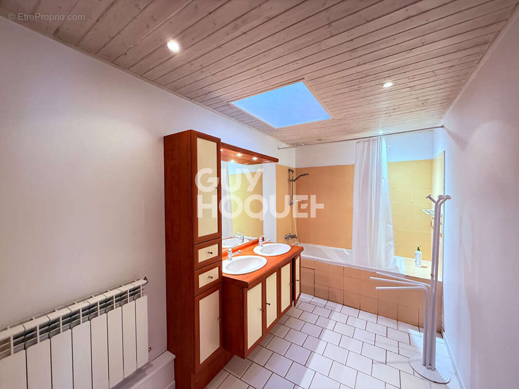 Maison à PLAIMPIED-GIVAUDINS