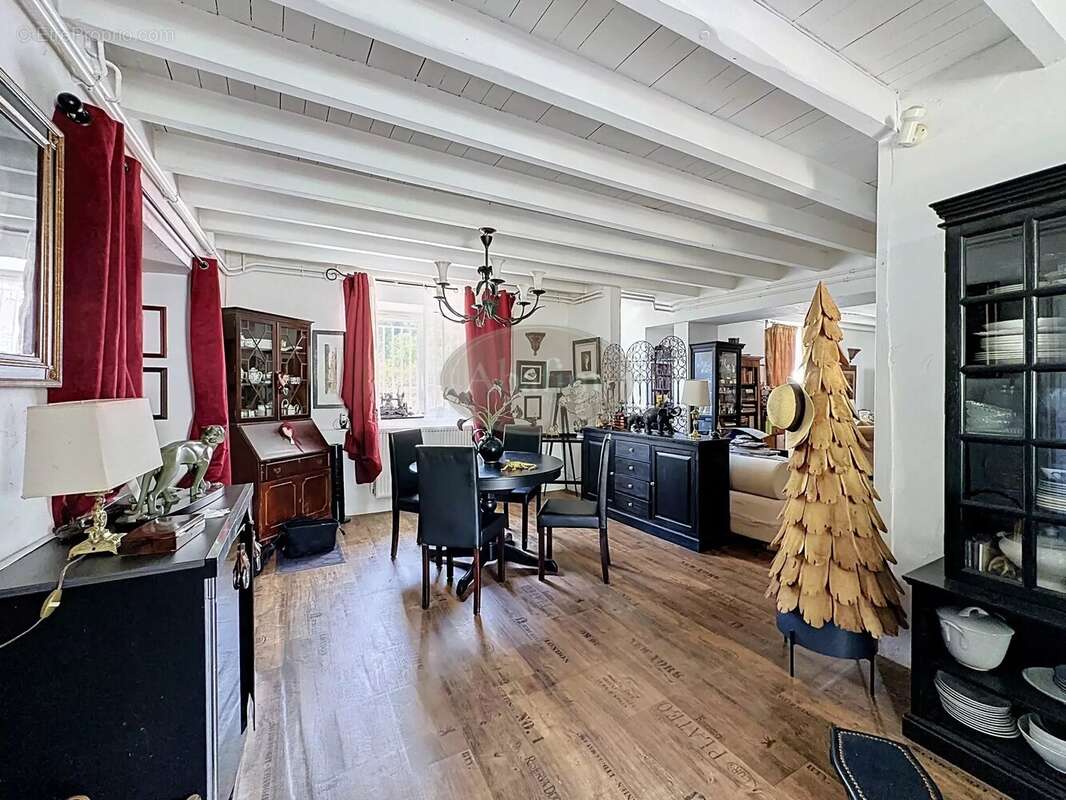 Maison de caractère avec dépendance - photo 3