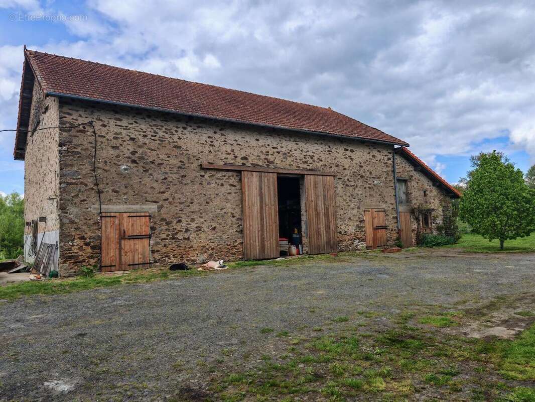 Grange 1 - Maison à LA COQUILLE