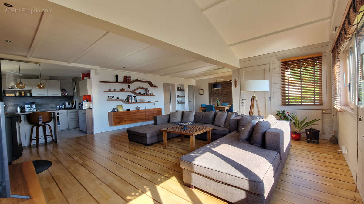 Maison à COUZON-AU-MONT-D&#039;OR