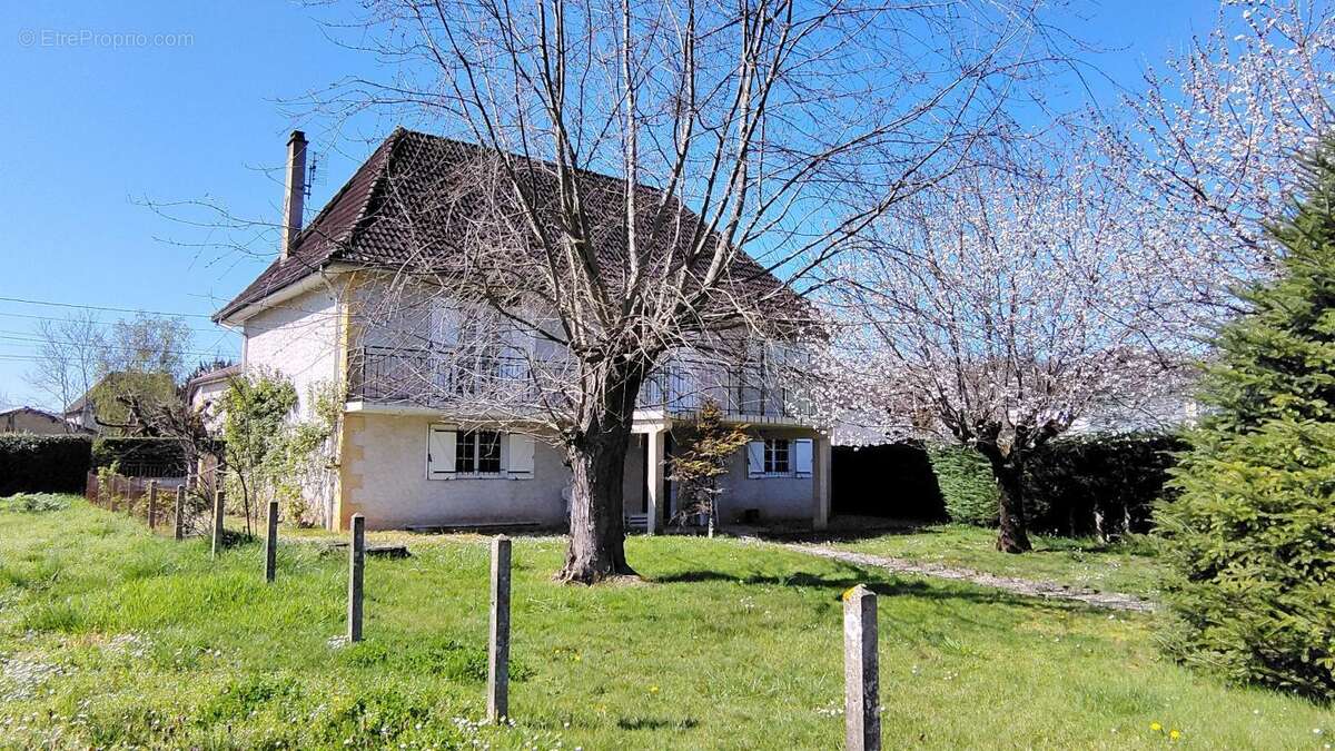 Maison à TERRASSON-LAVILLEDIEU