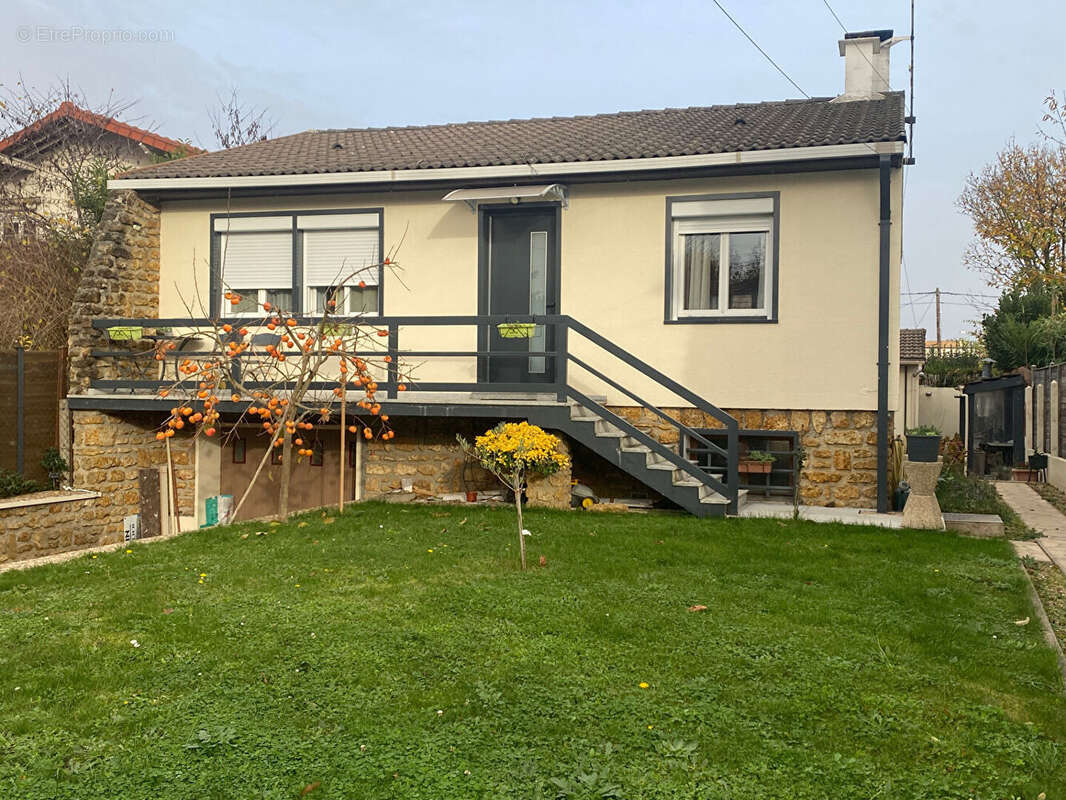 Maison à SAINTE-GENEVIEVE-DES-BOIS
