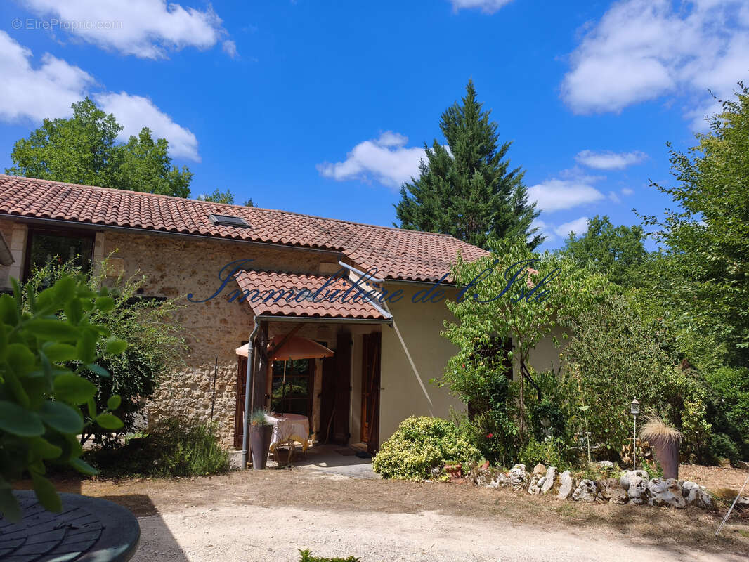 Campagne perigourdine, maison en pierre + gite sur 8000 m2 - photo 9