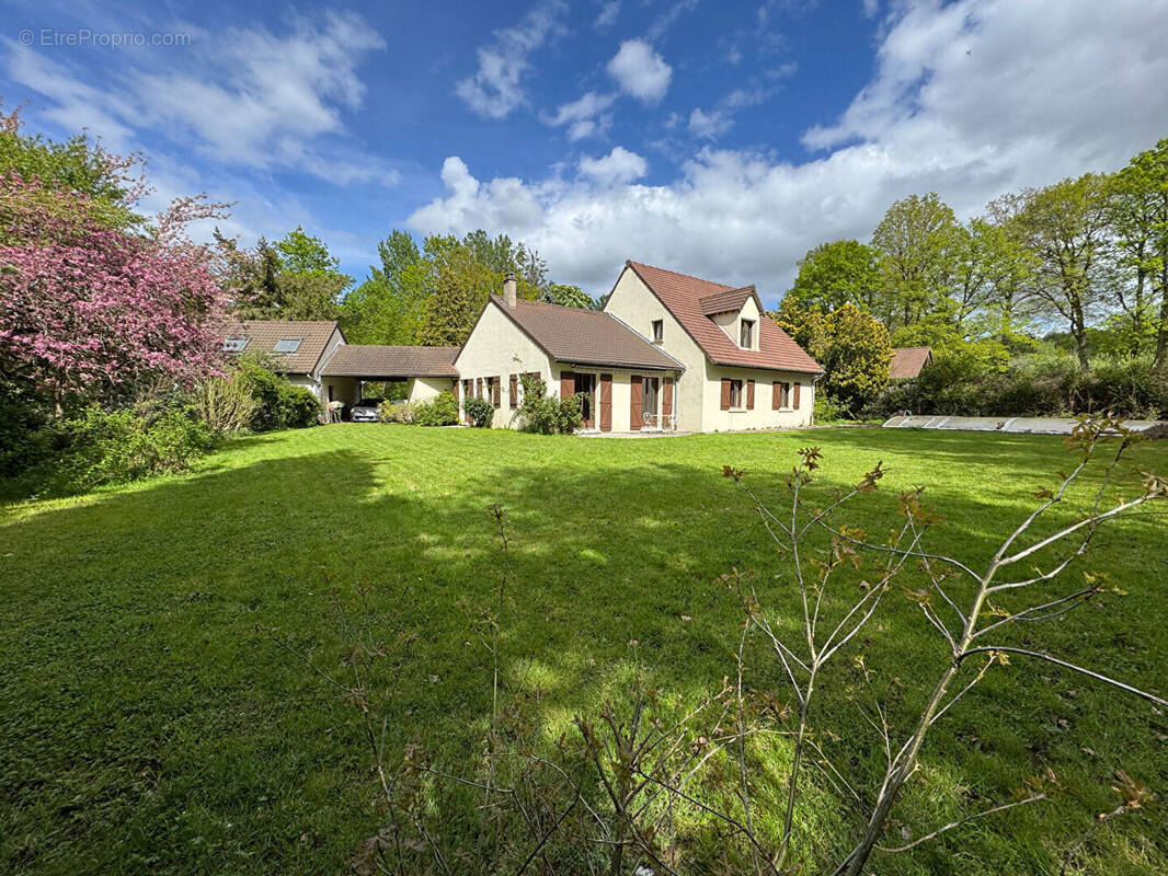 Maison à SAINT-REMY-L'HONORE