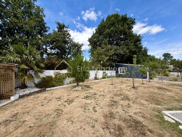 Maison 4 chambres 123 m2 avec piscine, dépandances et grand terrain - A découvrir ! - photo 16