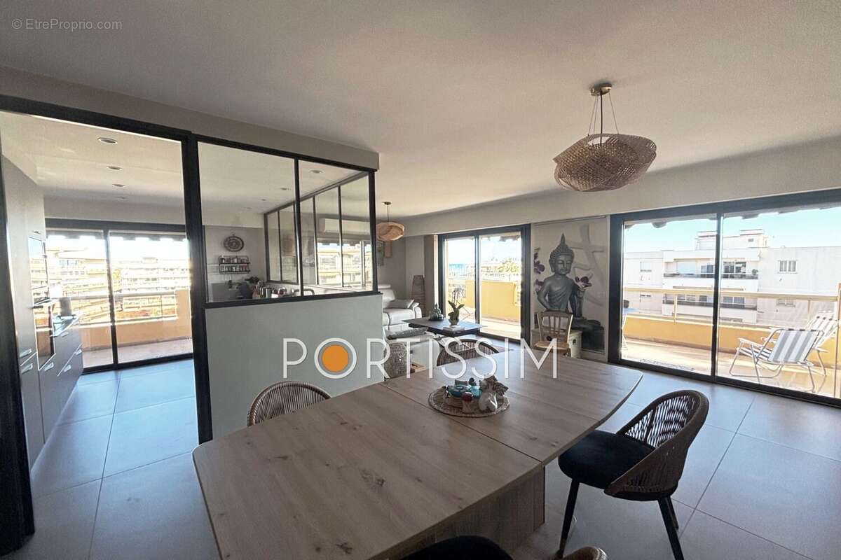 Appartement à SAINT-LAURENT-DU-VAR