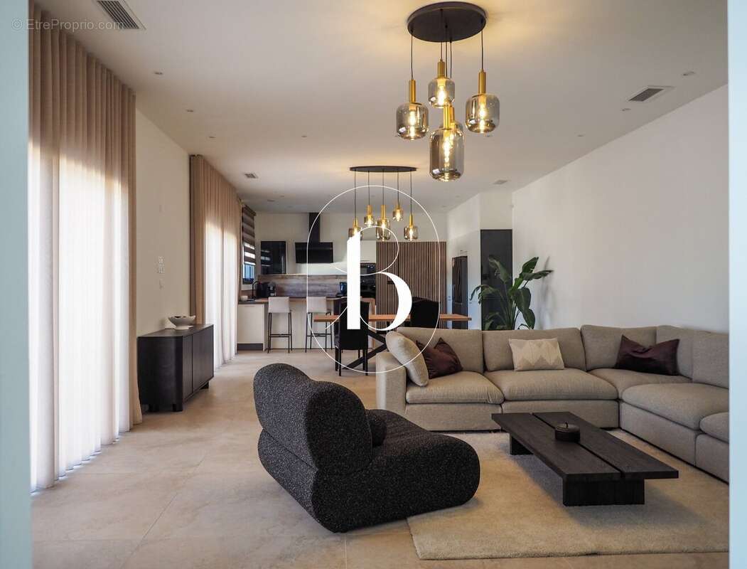 Maison à BAGNOLS-SUR-CEZE