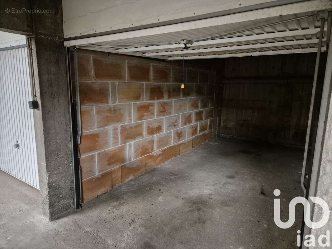 Photo 2 - Parking à ANGERS