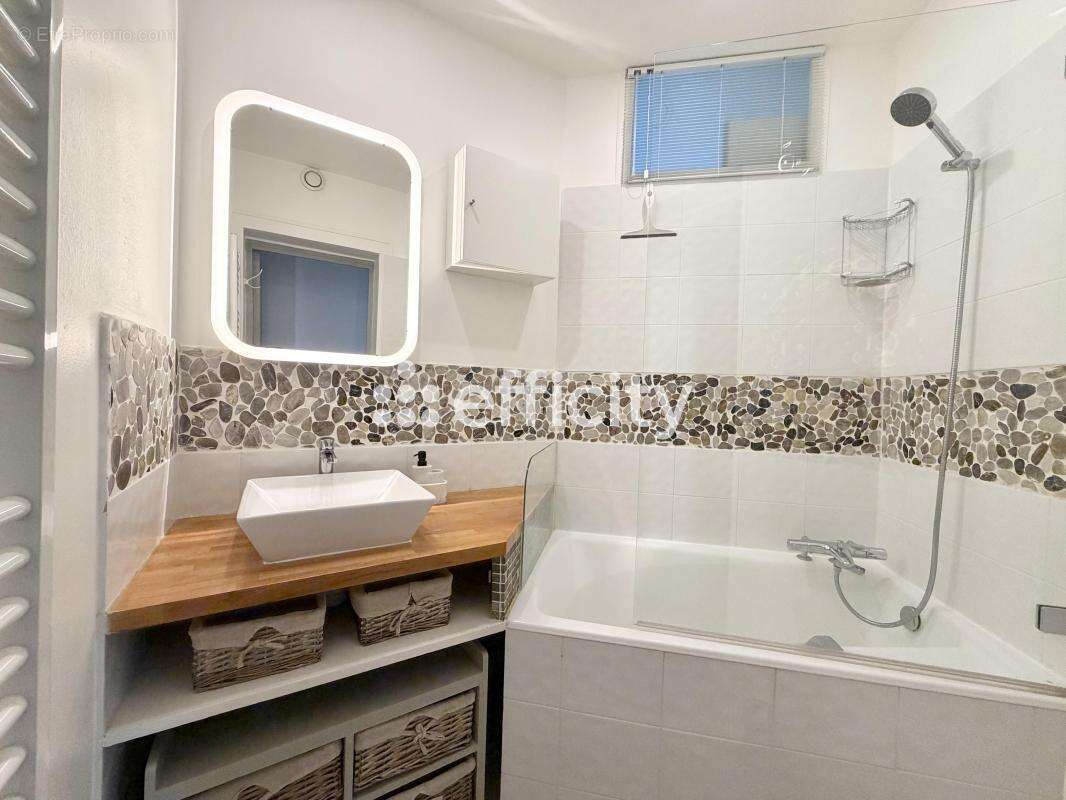 Appartement à PARIS-20E